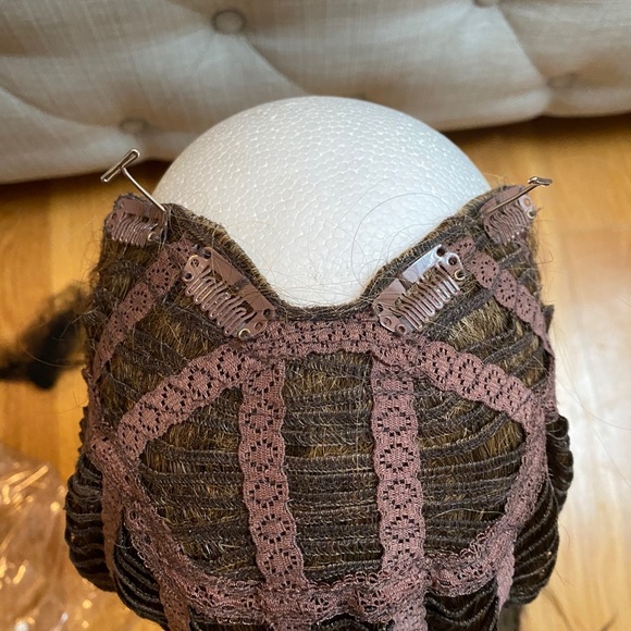 NWT V-Weft Blonde Extension Wig - Picture 8 of 10